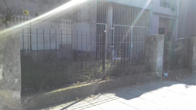 Lote (casa antigua) de 8,66 x 30 mts. Excelente ubicación a metros de General Paz