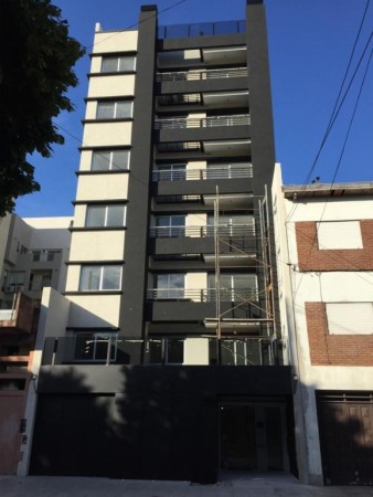 Departamento de 2 ambientes A ESTRENAR con balcón al c/frente, cocina y baño completo. Detalles de categoría!