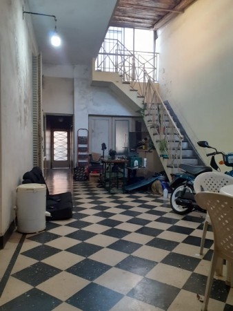 Casa en lote propio de 8.66 x 24 con garaje y un local" EXCELENTE UBICACION" Frente a Inst. San José