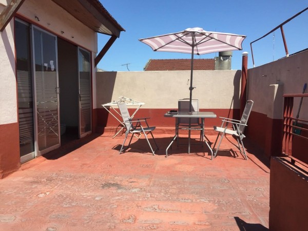 Ph 3 ambientes, con patio y terraza con quincho y parrilla.